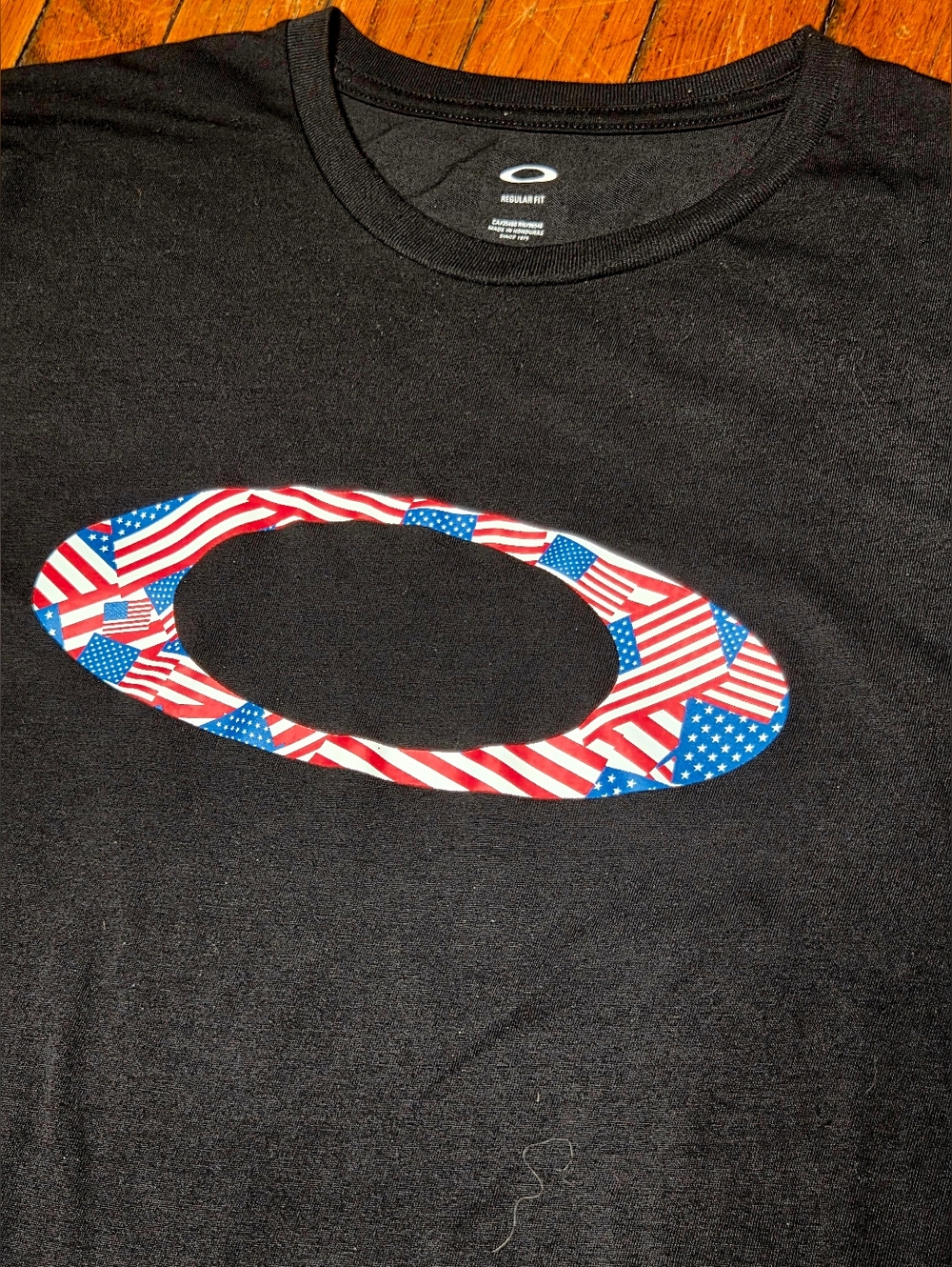 Oakley USA Flag Logo Mens Regular Fit Large L Crewneck Performance T Shirt B2